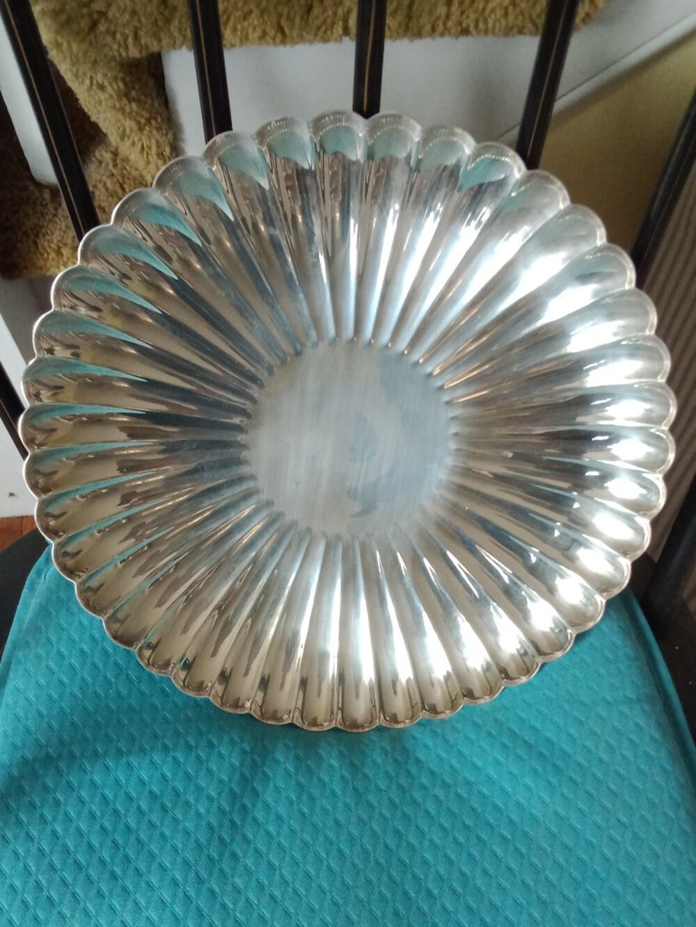 Scalloped Round Serving Tray